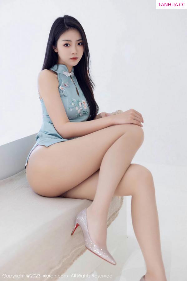 可乐Vicky  [XiuRen]高清写真图 2023.07.12 No.7067 可乐Vicky 翘臀美腿第19张图片